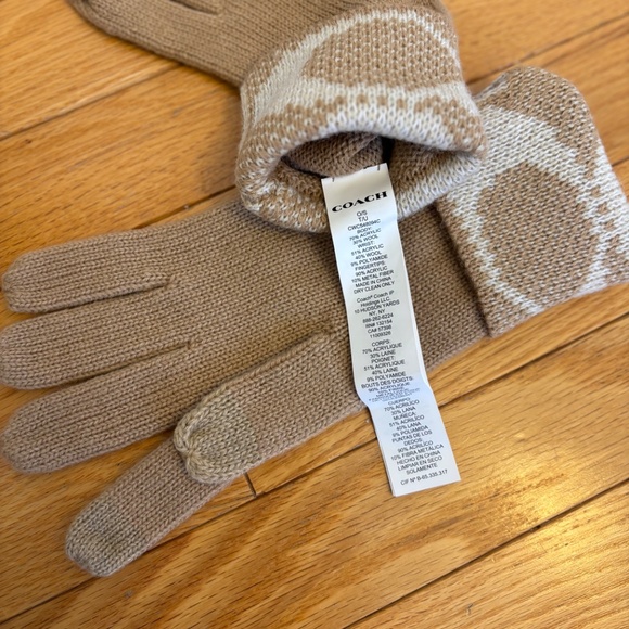 Coach Signature Knit Tech Gloves - Picture 3 of 3